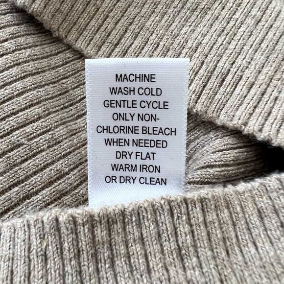 Banana Republic Lightweight Sweater Mini Dress in Tan/Nude/Taupe. Size Medium - Picture 5 of 5